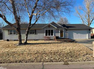 104 Stonebridge Dr, Forest City, IA 50436