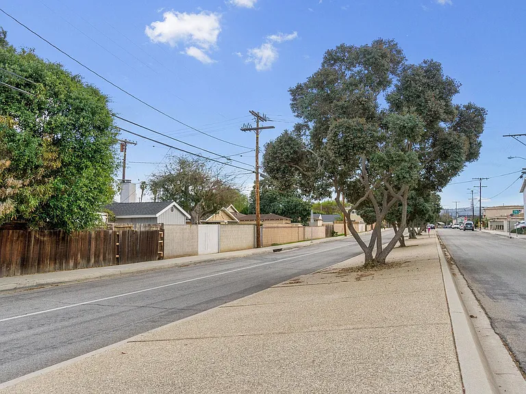 903 Lilienthal Ln — Photo 33