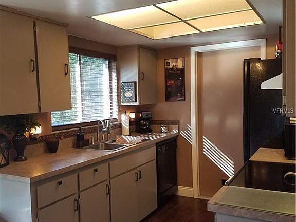 3rd image of 10331 Kapok Ct