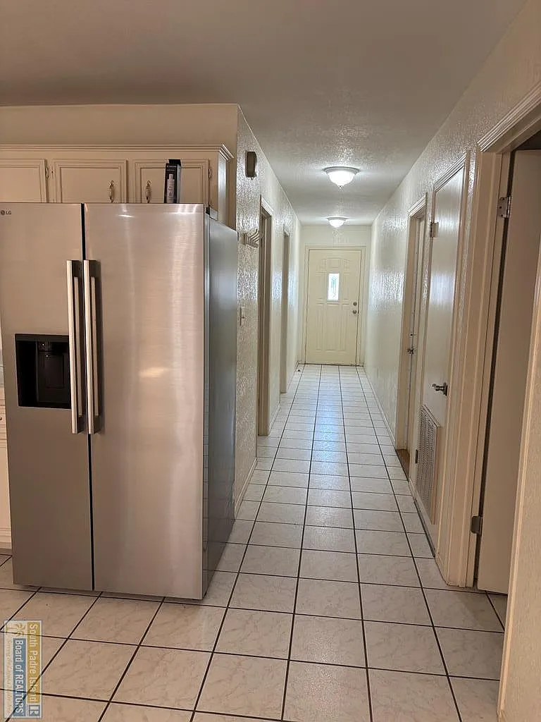 3 bed, 2.0 bath, 1413 sqft, $2,800 — Photo 3