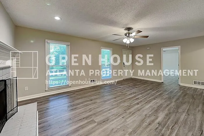 77 Vienna Way — Photo 3