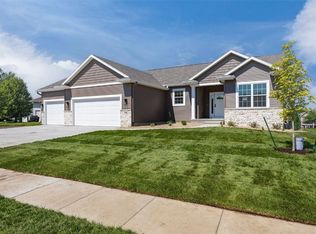 750 Hampshire Dr, Marion, IA 52302