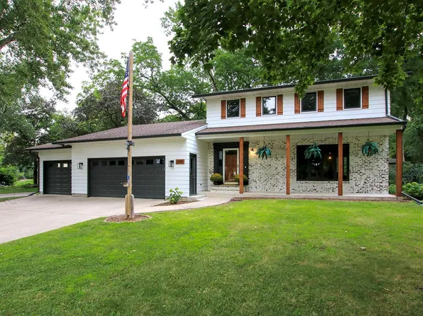 210 Interwood Dr, Glencoe, MN 55336