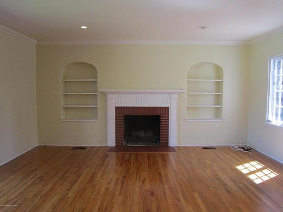 2nd image of 2822 Gainsborough Dr