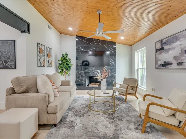 1701 Chesterfield Dr, Carrollton, TX 75007