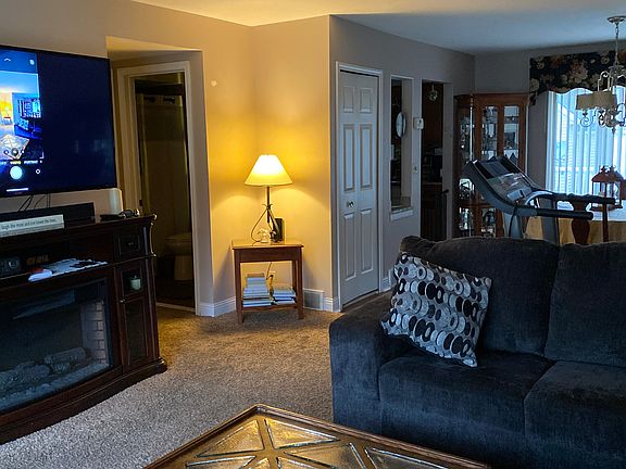 4th image of 917 Tollis Pkwy #13