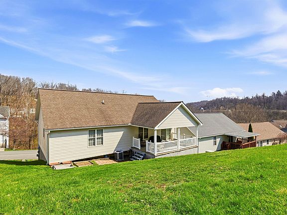 3rd image of 83 Antietam Dr