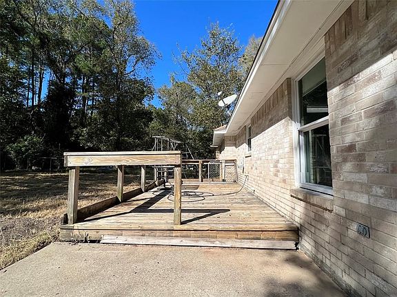 3rd image of 107 Laurie Ln