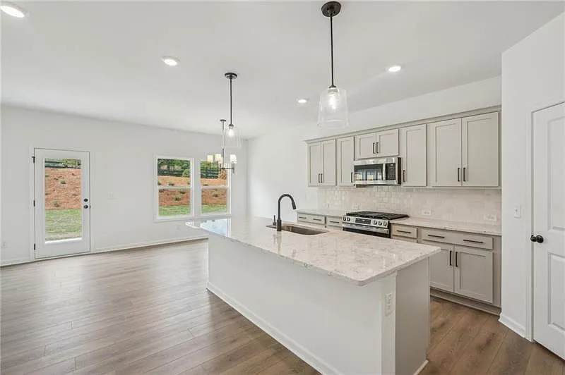 5 bed, 2867 sqft, $2,850 — Photo 4