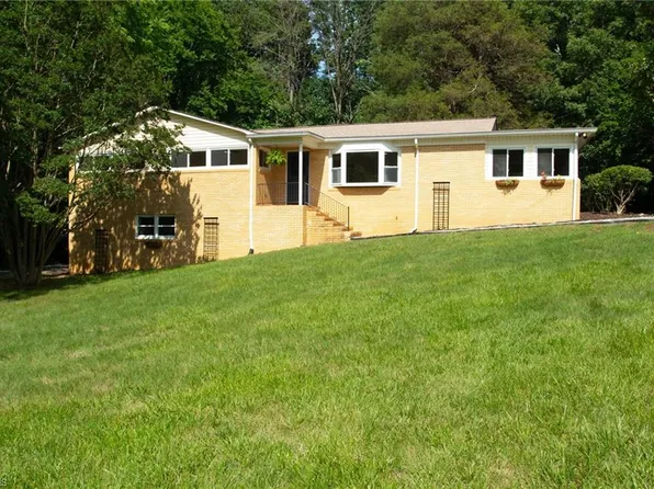 3245 Springside Dr, Clemmons, NC 27012