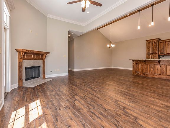 4th image of 211 Kellogg Ave