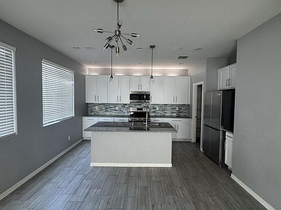 4th image of 2217 W Betty Elyse Ln