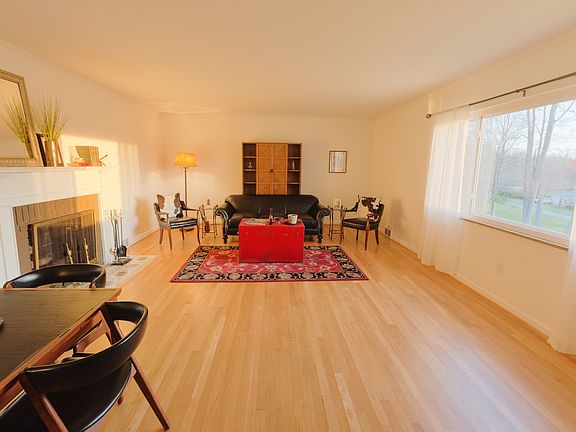 5th image of 221 Platt St