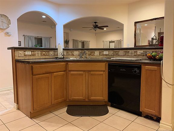 5th image of 9201 S Clearview Dr