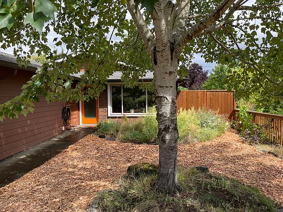 3rd image of 6935 SE Cora St
