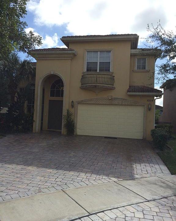 1st image of 10114 Isle Wynd Ct