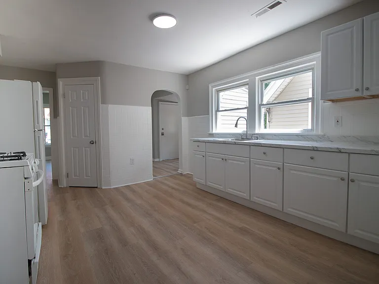 431 Greenwich Ave #2B — Photo 2