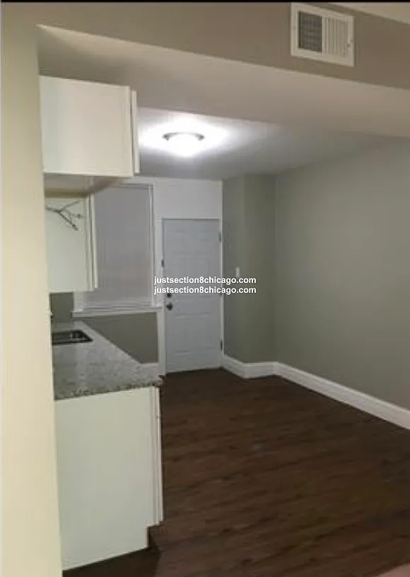 Building Photo - 7310 S Stewart Ave #2