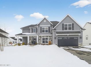 1021 Brampton Park Rd, Perrysburg, OH 43551