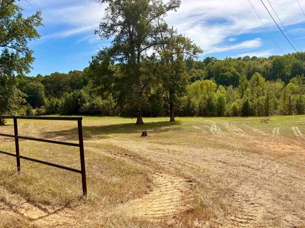 2 Pine Tree Rd, Longview, TX 75604