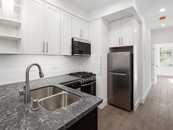 2nd image of 1555 Oak St #850R