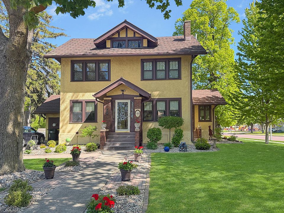 1st image of 210 E Ciro St