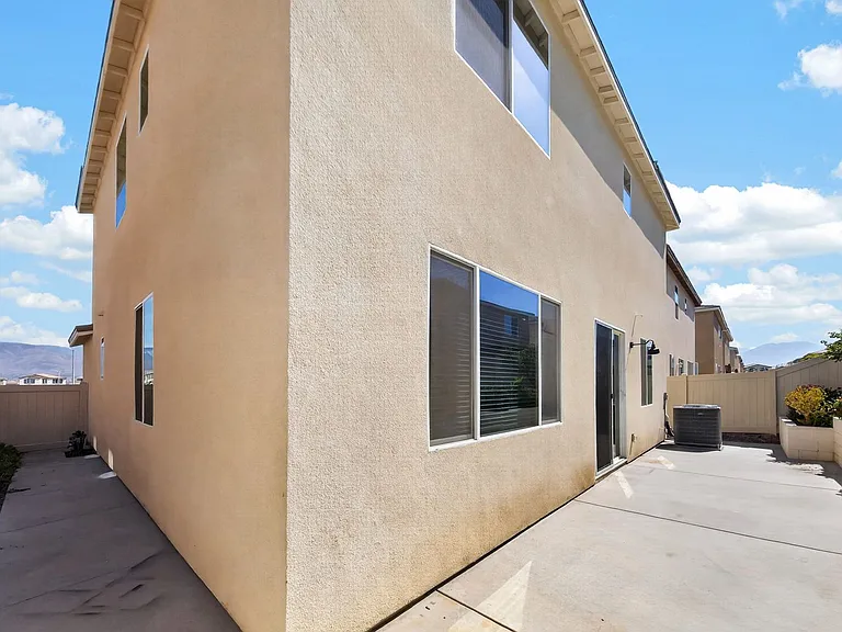 1037 Yuzu Way — Photo 27