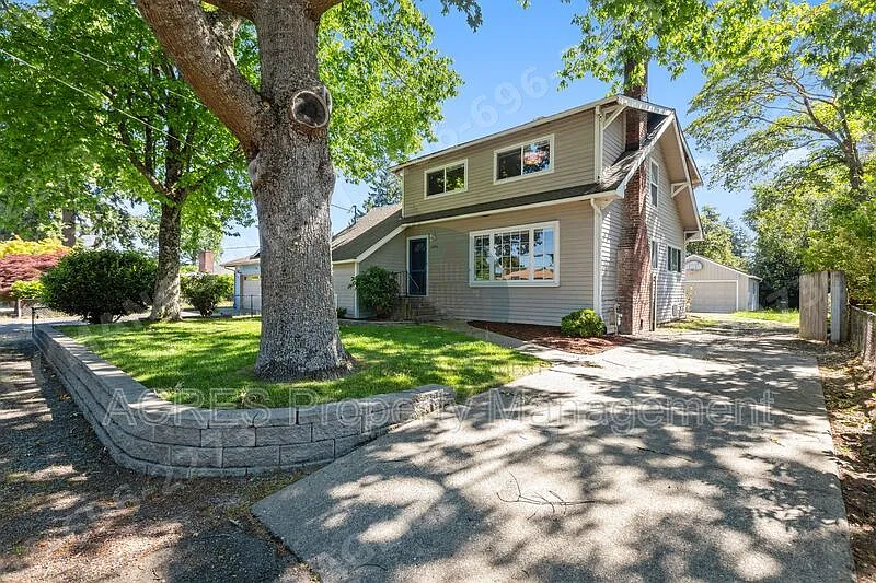 3 bed, 2.0 bath, 2100 sqft, $3,675 — Photo 1