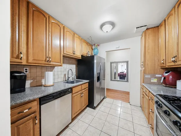 15 Park Avenue #204B, Spring Valley, NY 10977