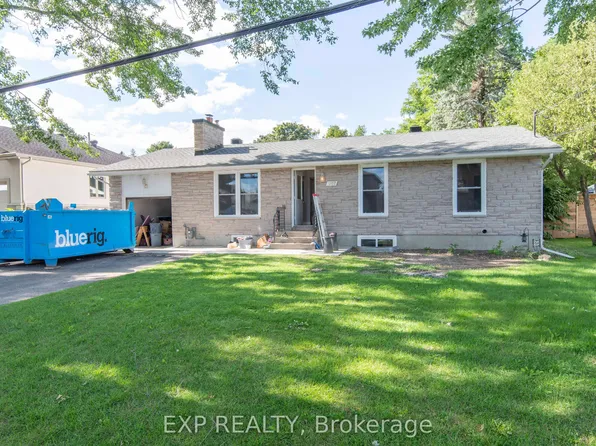 1057 Falaise Rd, Ottawa, ON K2C 0M6