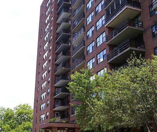 2nd image of 10 Huron Ave #1616