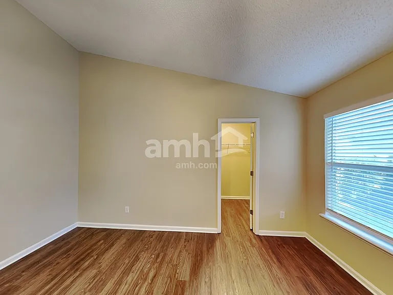 807 Hickory Knolls Dr — Photo 9
