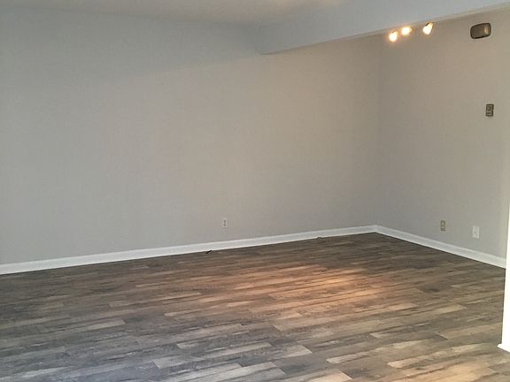 4th image of 445 Pine Meadows Dr