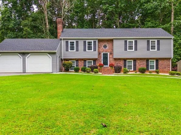 207 Pocahontas Dr, Forest, VA 24551