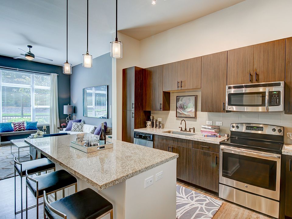 1st image of 704 15th St #146