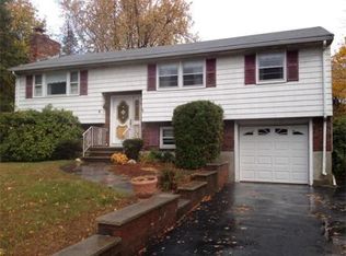6 Rolling Ln, Burlington, MA 01803