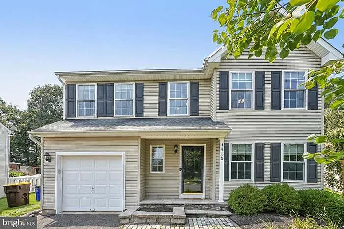 3 bed, 2.5 bath, 2034 sqft, $2,700 — Photo 1