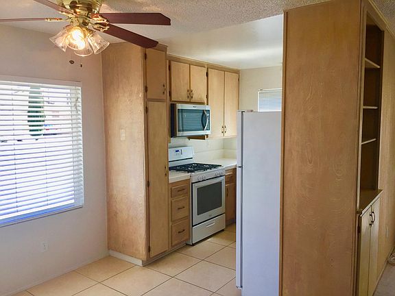 3rd image of 4652 Wilson Ave