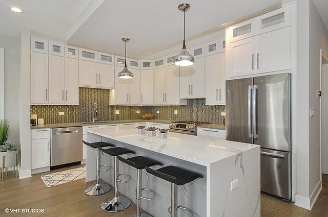 1st image of 4352 S Oakenwald Ave Unit 2