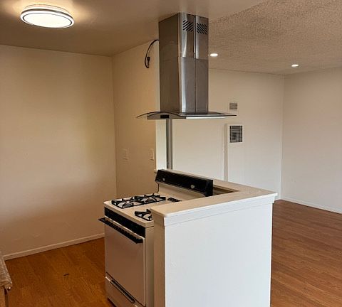 2nd image of 1226-1226 E Borchard Ave #7