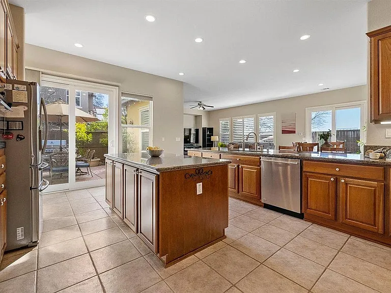 4930 Village Green Dr — Photo 13