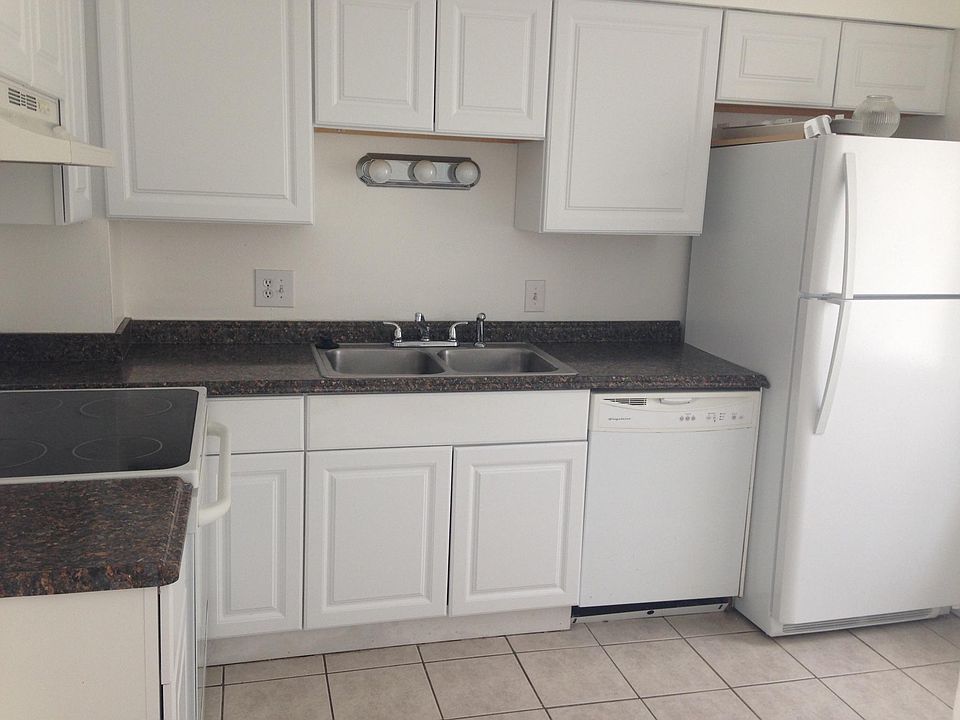 2nd image of 11640 Logan St