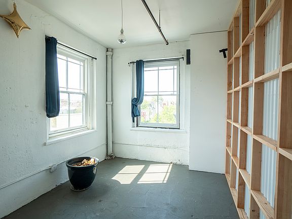 3rd image of 501 N 32nd St