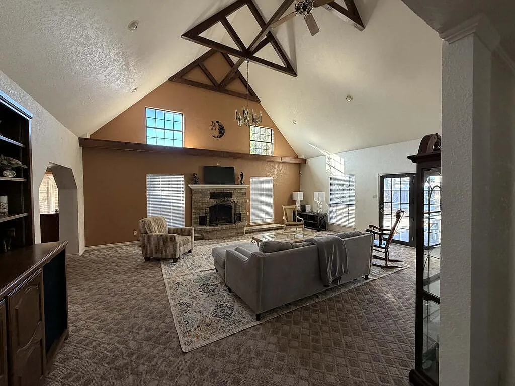 4 bed, 3.0 bath, 1875 sqft, $5,000 — Photo 3