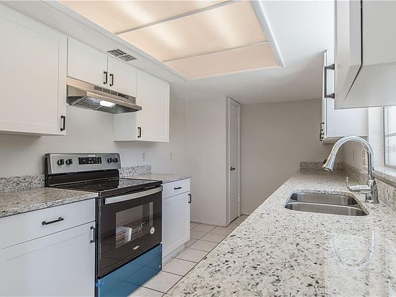 3rd image of 512 Sunny Cir