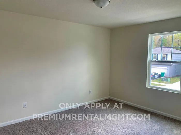 2257 Litchfield Loop — Photo 3