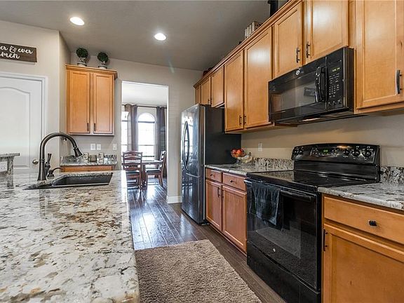 4th image of 3505 Walden Reserve Dr