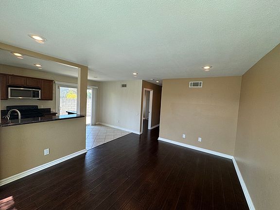 5th image of 1301 E Fairgrove Ave
