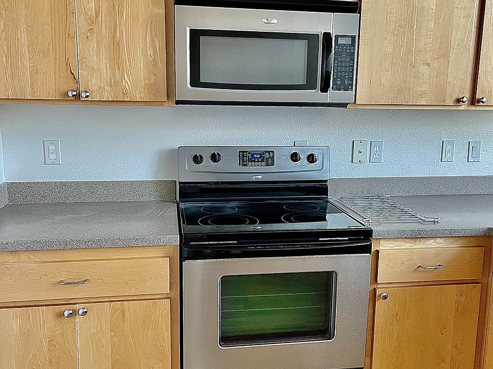 Microwave and Stove/Oven