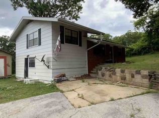 1029 Hillside Dr, Huntsville, AR 72740